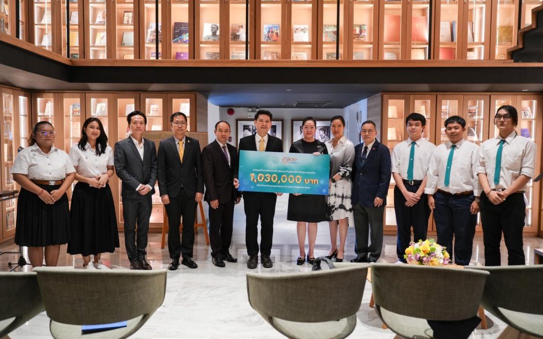 ผู้ช่วยศาสตราจารย์ ดร. ดำรงพล อินทร์จันทร์ คณบดีคณะโบราณคดีและศาสตราจารย์ ดร.ธนะเศรษฐ์ ง้าวหิรัญพัฒน์ อธิการบดีมหาวิทยาลัยศิลปากร พร้อมคณะผู้บริหารมหาวิทยาลัย ร่วมให้การต้อนรับทายาทศาสตราจารย์ หม่อมเจ้าสุภัทรดิศ ดิศกุล ในโอกาสที่มอบเงินบริจาคเพื่อการศึกษาในนาม “กองทุนศาสตราจารย์หม่อมเจ้าสุภัทรดิศ ดิศกุล” เพื่อสนับสนุนการศึกษา งานวิชาการด้านโบราณคดีและศิลปวัฒนธรรม